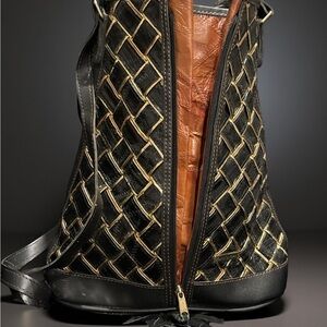 Elegant Black and Gold Women's Duffel Bag- Roberto Roma